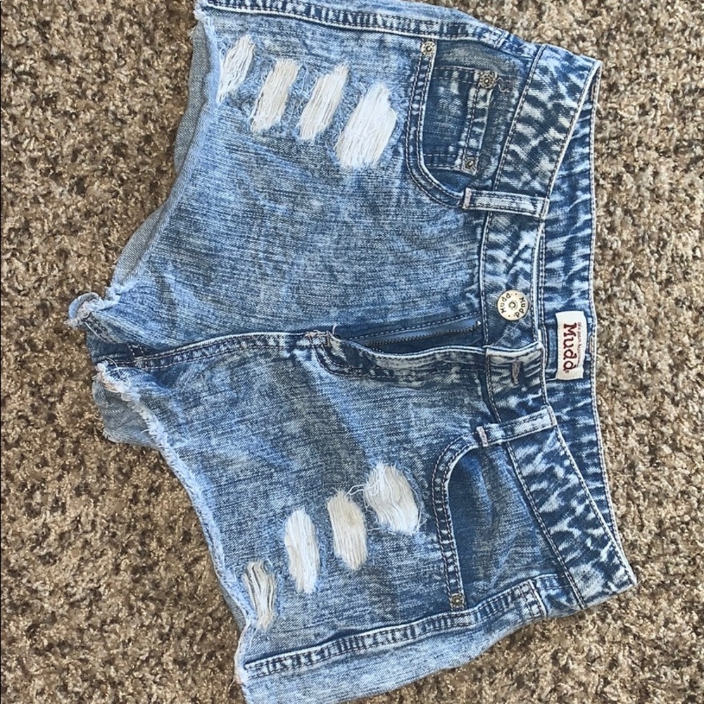 Distressed Jean shorts - Picture 4 of 10